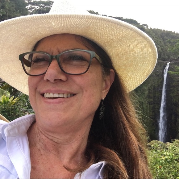 Meet your Posher, Lanee. 🌞

🐶🐾Sorry but My pup is NOT available 🤣She’s our kid - Picture 4 of 17